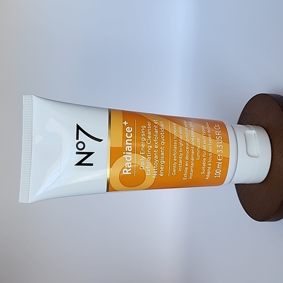 No7 Skincare No 7 Radiance Daily Energising Exfoliating Cleanser